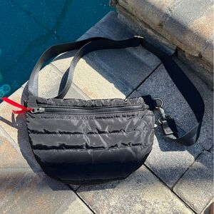 Women’s belt bag.